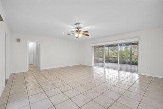 15460 SW 82nd Ct in Palmetto Bay, FL - Foto de edificio - Building Photo