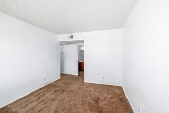 Shadow Ridge Apartments in Tucson, AZ - Building Photo - Interior Photo