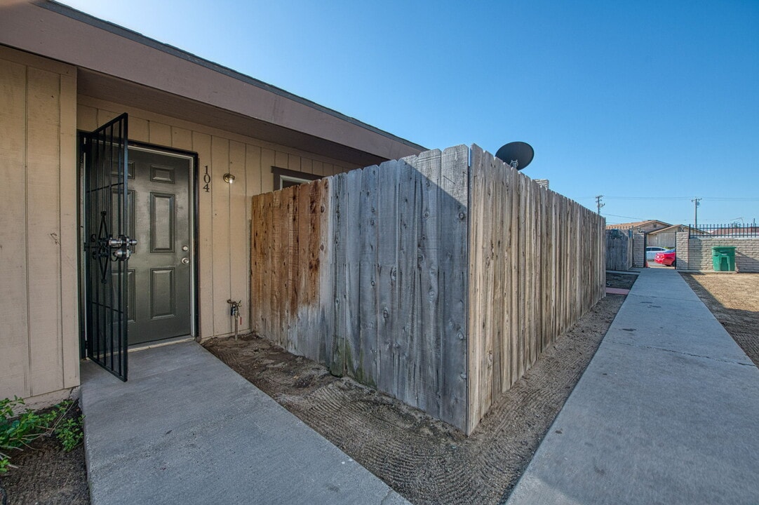 3221 E Normal Ave in Fresno, CA - Building Photo