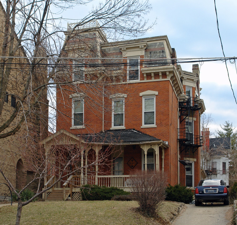 2414 Ashland Ave in Cincinnati, OH - Foto de edificio