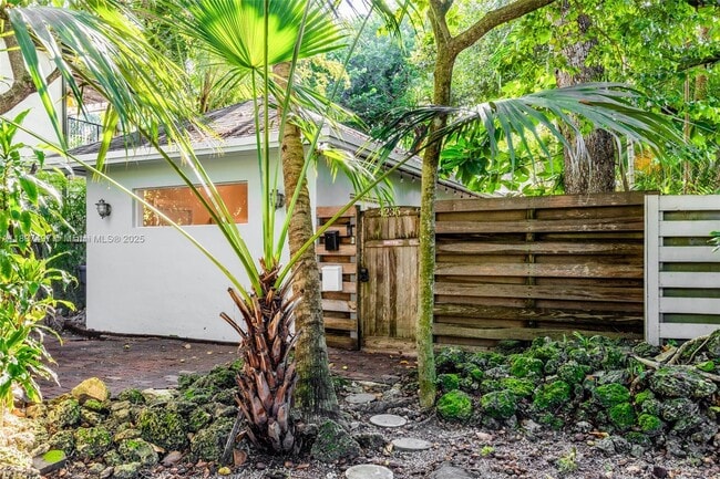 4235 Lennox Dr in Miami, FL - Building Photo - Building Photo