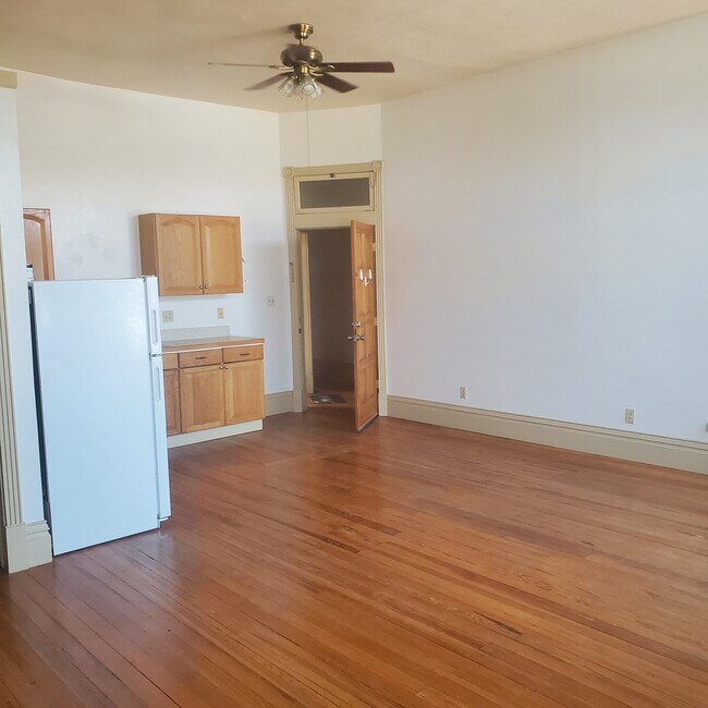 216 1st St, Unit B in Eaton, CO - Foto de edificio - Building Photo