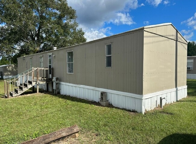 property at 4 Pin Oak Ln