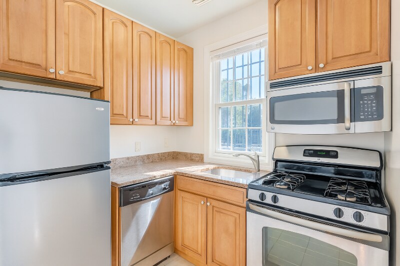 1111 Lamont St NW in Washington, DC - Building Photo