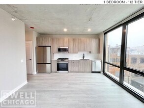 4641 N Broadway St, Unit 2 in Chicago, IL - Building Photo - Building Photo
