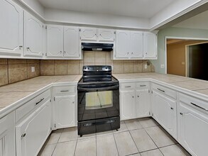 1817 Tim Dr, Unit 2012 in Oklahoma City, OK - Building Photo - Building Photo