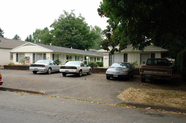 1127-1145 Saginaw St S in Salem, OR - Foto de edificio - Building Photo