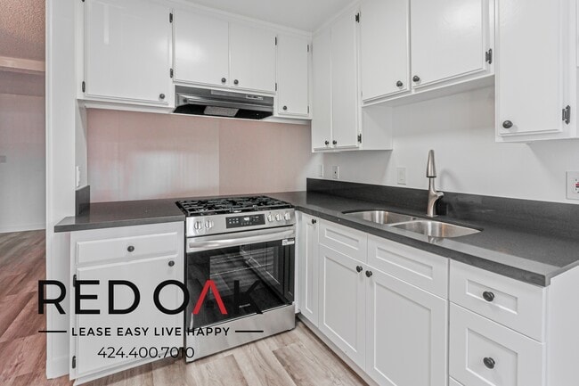 8614 Woodley Ave in Los Angeles, CA - Building Photo - Building Photo