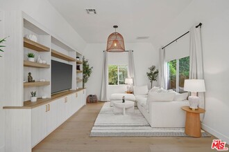 1155 S Rimpau Blvd in Los Angeles, CA - Building Photo - Building Photo