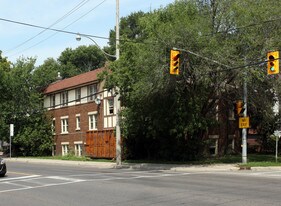 1047 Mt Pleasant Rd in Toronto, ON - Building Photo