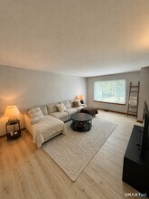 69 Northwest Dr in Plainville, CT - Building Photo - Building Photo