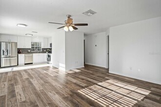6634 Hickorywood Ln in New Port Richey, FL - Building Photo - Building Photo