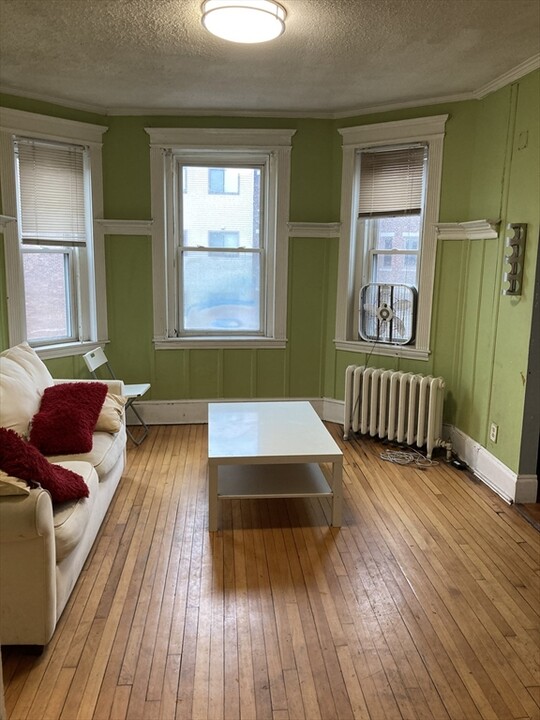 30 Glenville Ave in Boston, MA - Building Photo