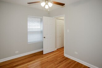 526 W Cornelia Ave, Unit 220 in Chicago, IL - Building Photo - Building Photo