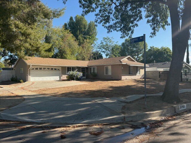 23123 Cohasset St in West Hills, CA - Foto de edificio