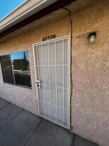 42739 42nd St W in Quartz Hill, CA - Building Photo