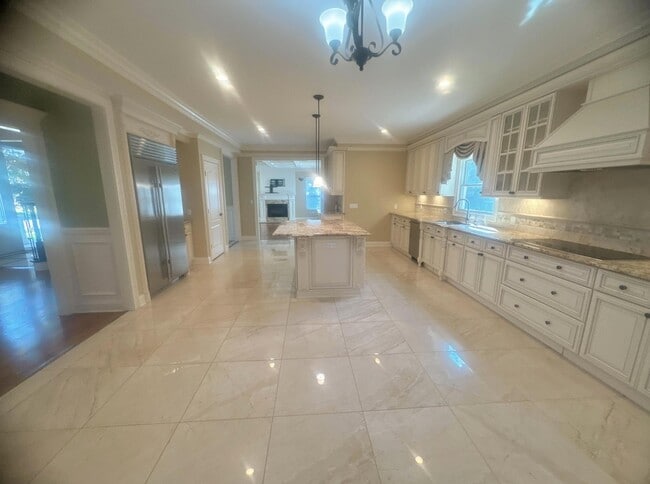 property at 11 Sagamore Way S