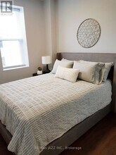 310 King St E in Oshawa, ON - Building Photo - Building Photo