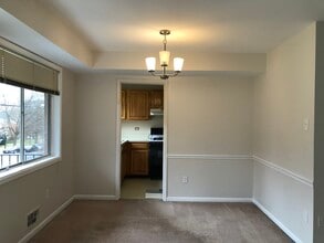 10630 Kenilworth Ave, Unit 104 in Bethesda, MD - Foto de edificio - Building Photo