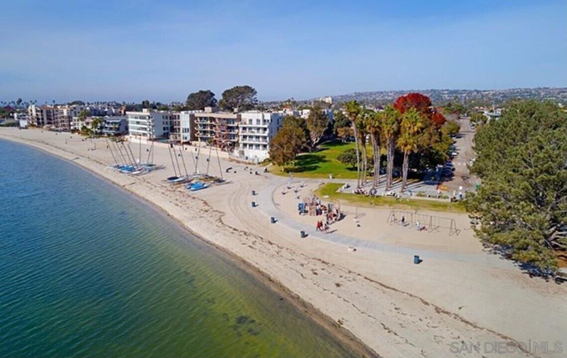1251 Parker Pl in San Diego, CA - Building Photo