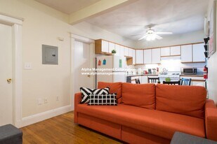 56 Queensberry St in Boston, MA - Building Photo