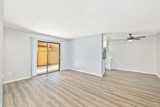 Concord Square Apartments in Riverside, CA - Foto de edificio - Interior Photo