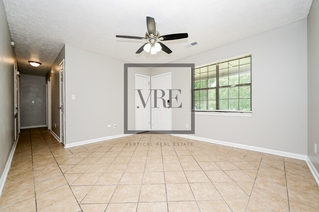 125 Grove Creek Dr in Locust Grove, GA - Building Photo - Building Photo