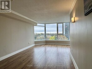 807-3231 EGLINTON Ave in Toronto, ON - Building Photo - Building Photo