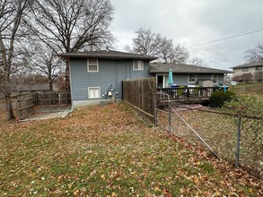 10203 W 53rd St in Merriam, KS - Building Photo - Building Photo