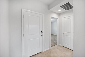 925 Whisper Spgs Ct in Fort Worth, TX - Foto de edificio - Building Photo