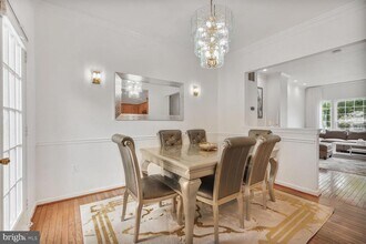 3255 Gina Pl in Woodbridge, VA - Foto de edificio - Building Photo