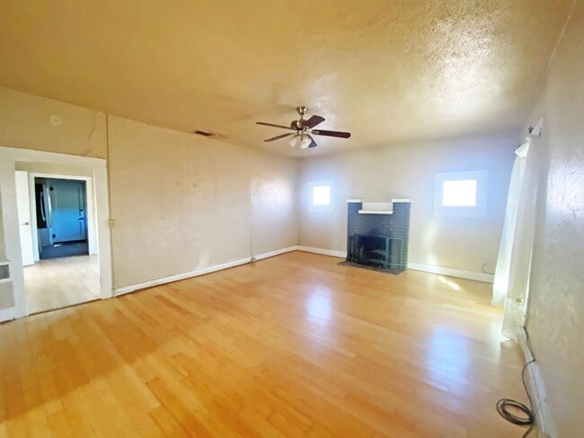 109 N 11th St in Alpine, TX - Building Photo - Building Photo