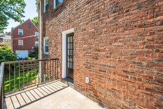 202 National Dr in Pleasant Hills, PA - Building Photo - Building Photo