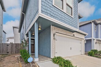 11915 Oakmont Valley Trace in Houston, TX - Building Photo - Building Photo