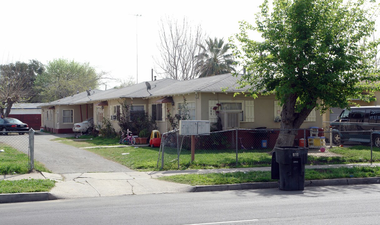 913 N Mountain View Ave in San Bernardino, CA - Building Photo