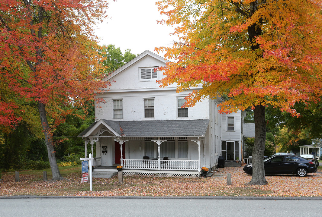 247-249 Hubbard St in Glastonbury, CT - Building Photo