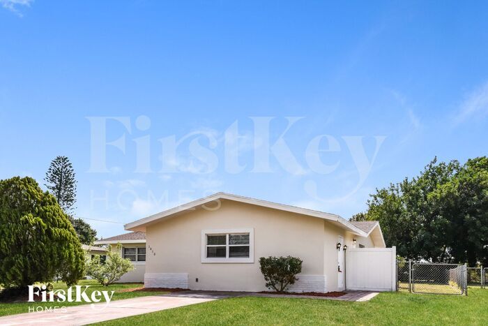 1410 NE 5th Ln in Cape Coral, FL - Foto de edificio