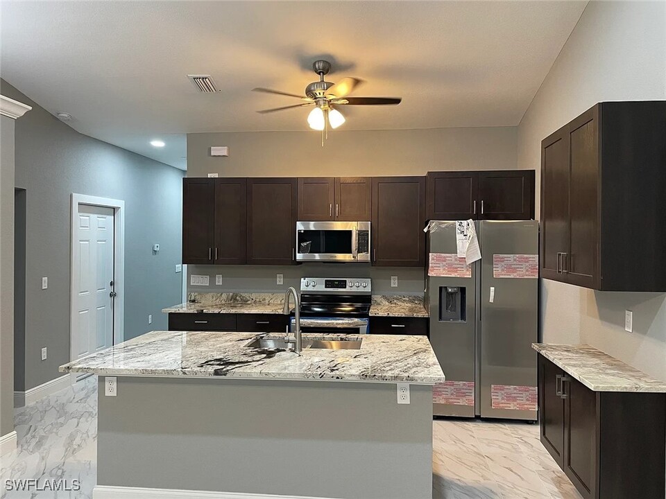 4880 24th St SW in Lehigh Acres, FL - Building Photo