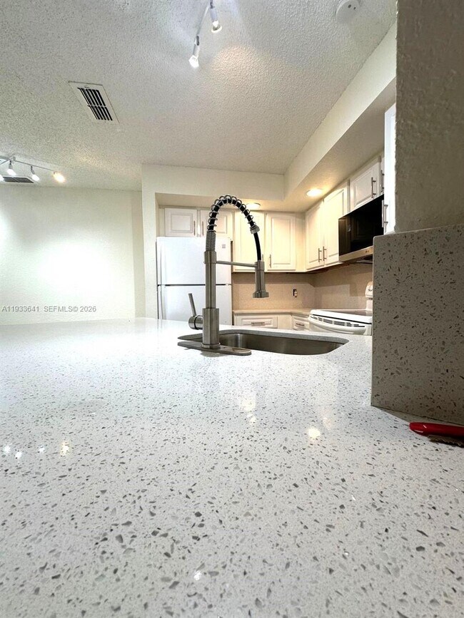 3420 Pinewalk Dr N in Margate, FL - Building Photo - Building Photo