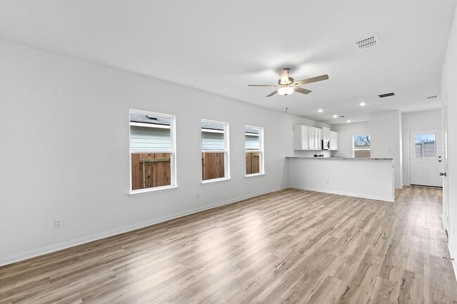 18400 Stellers Sea St in Elgin, TX - Building Photo - Building Photo