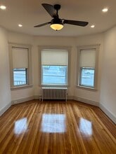 5011 Washington St, Unit 1 in Boston, MA - Foto de edificio - Building Photo