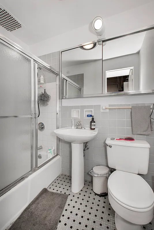 196 Prince St in New York, NY - Building Photo - Building Photo