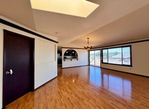 1331 SW Harbor Vista Cir in Oak Harbor, WA - Foto de edificio - Building Photo
