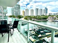 400 Sunny Isles Blvd in Sunny Isles Beach, FL - Foto de edificio - Building Photo