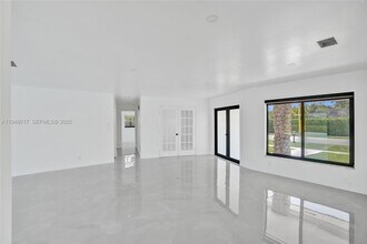 16653 Golfview Dr in Weston, FL - Building Photo - Building Photo