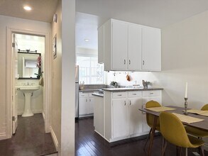 11652 Chenault St in Los Angeles, CA - Building Photo - Building Photo