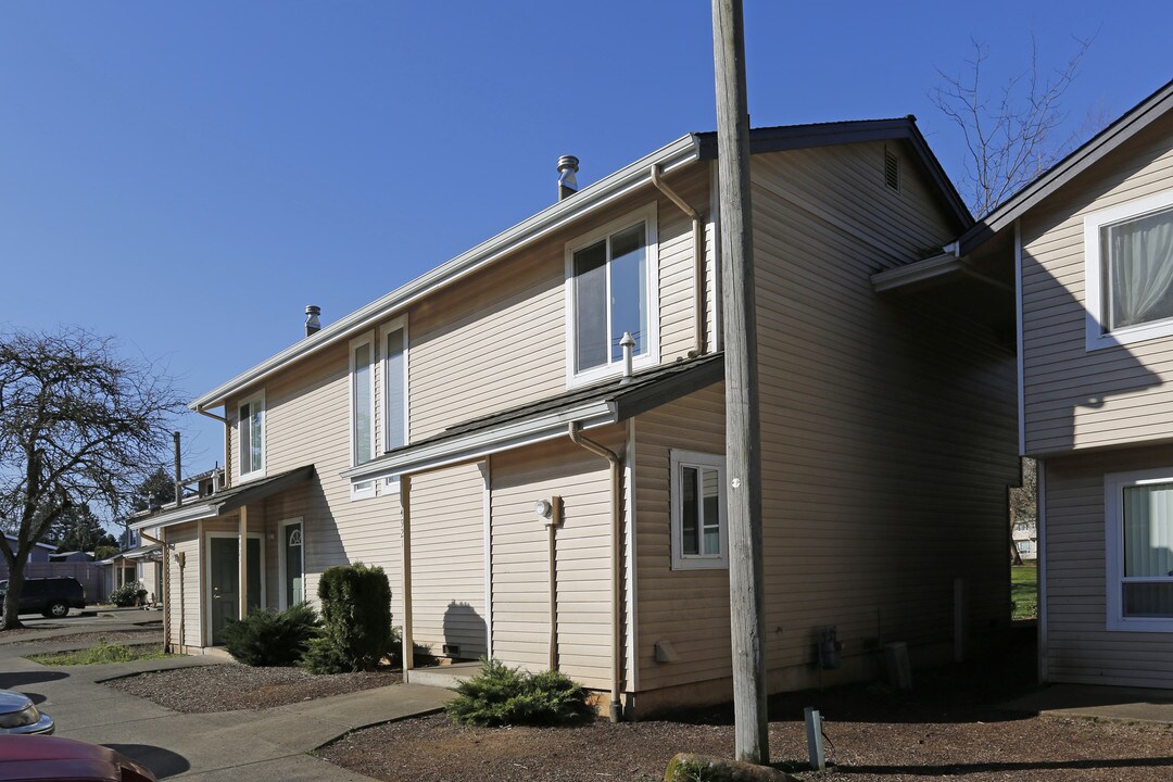 Meadowlark Village in Salem, OR - Building Photo