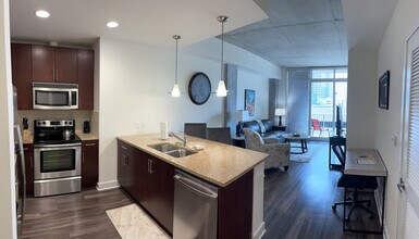 400 S Tryon St in Charlotte, NC - Building Photo - Building Photo