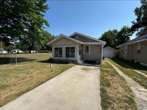 316 S Chestnut St in Osceola, IN - Foto de edificio - Building Photo