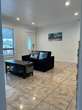 6431 Hayes St in Hollywood, FL - Building Photo - Building Photo